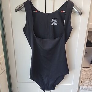figure improving technology‎ Black One Piece Sz M